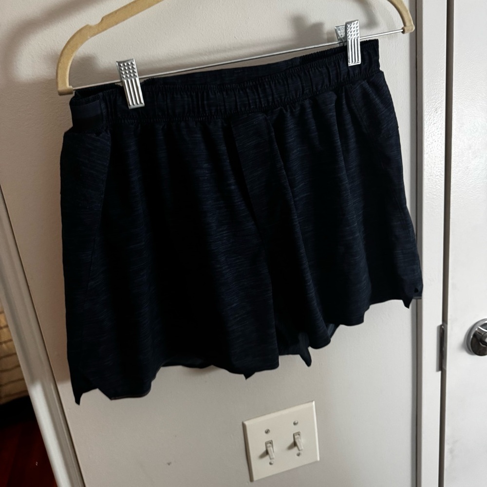lululemon athletica Men's Dark Navy Heathered Lined Athletic Shorts - Picture 3 of 5